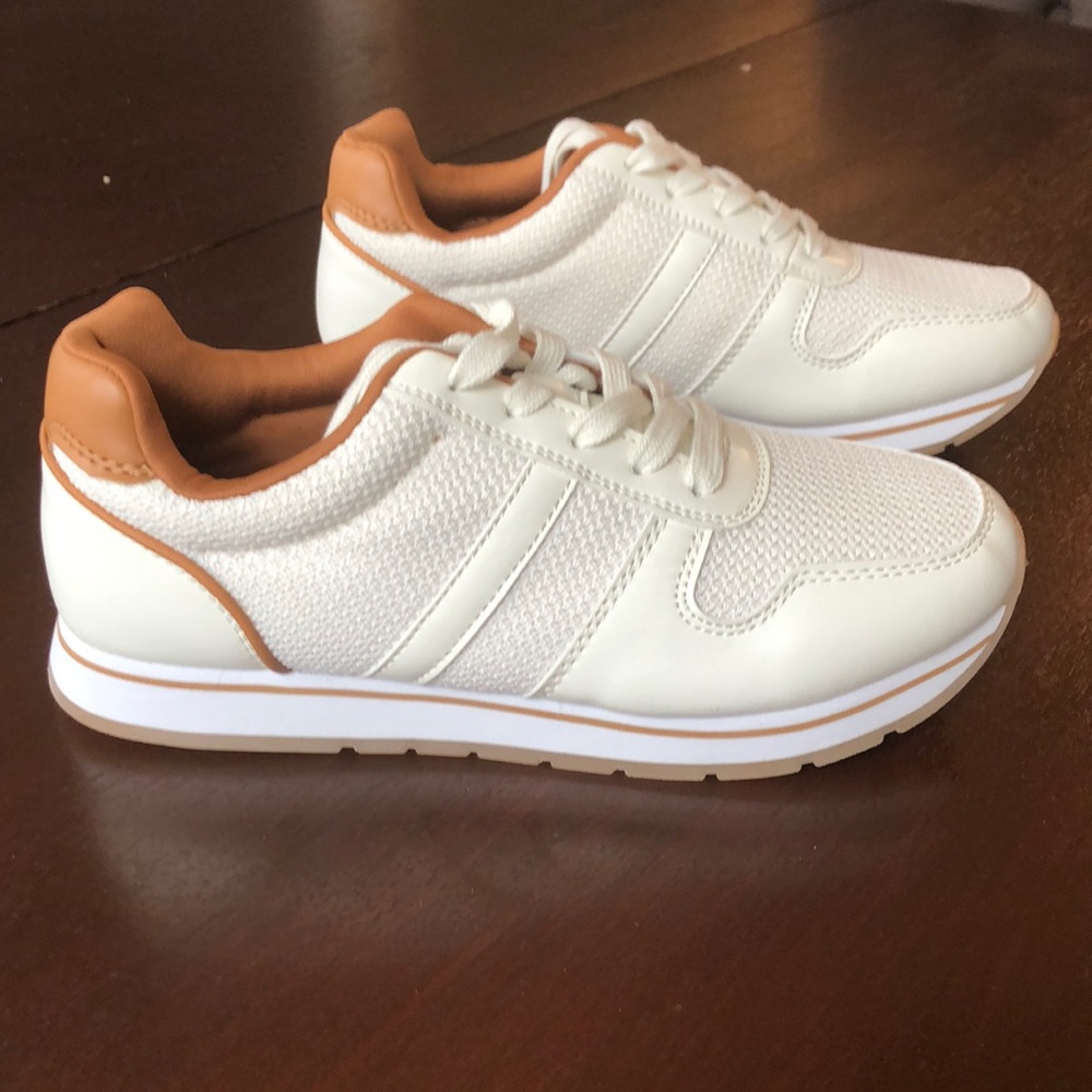 NWOT Banana Republic sneakers